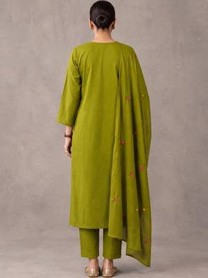 women floral embroidered empire thread work cotton kurta with trousers & with dupatta 3