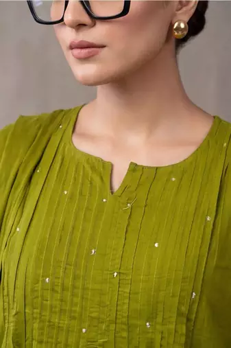 women floral embroidered empire thread work cotton kurta with trousers & with dupatta