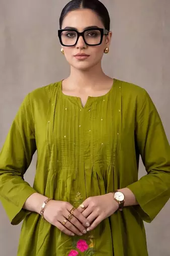 women floral embroidered empire thread work cotton kurta with trousers & with dupatta