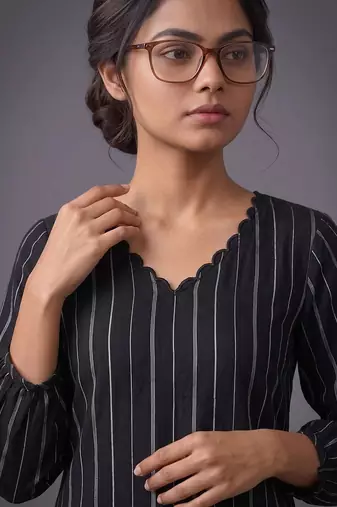 women printed regular silk crepe kurta with trousers