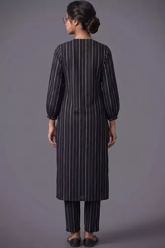 women printed regular silk crepe kurta with trousers