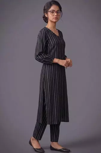 women printed regular silk crepe kurta with trousers