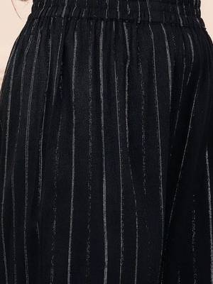 women printed regular silk crepe kurta with trousers 6