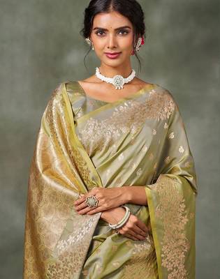 green woven design zari silk blend banarasi saree 2