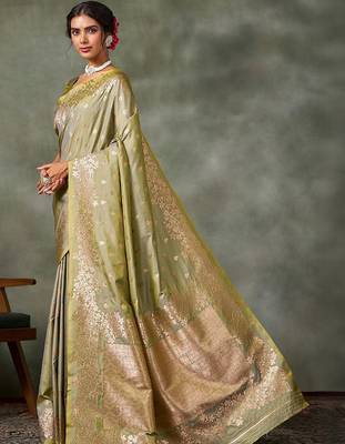 green woven design zari silk blend banarasi saree 3