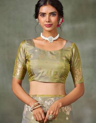 green woven design zari silk blend banarasi saree 4