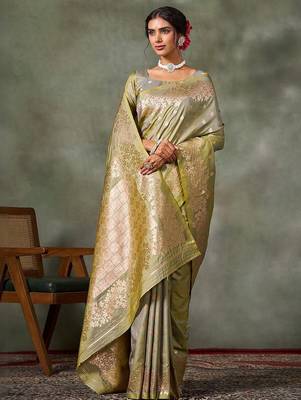 green woven design zari silk blend banarasi saree 5