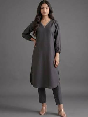 women regular thread work kurta with trousers 1