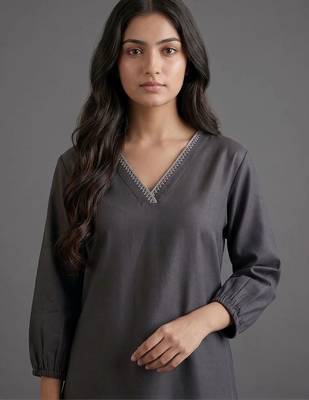 women regular thread work kurta with trousers 2