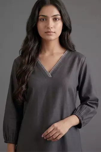 women regular thread work kurta with trousers