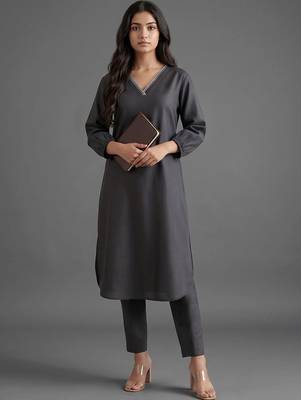 women regular thread work kurta with trousers 5