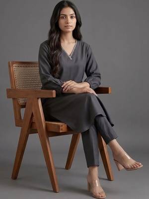 women regular thread work kurta with trousers 6