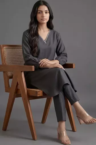 women regular thread work kurta with trousers