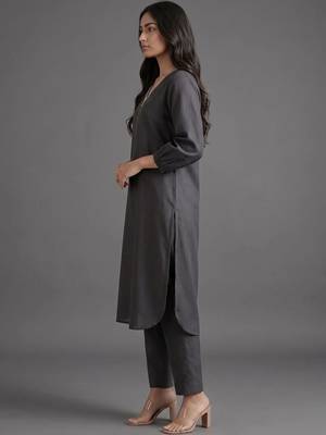 women regular thread work kurta with trousers 7