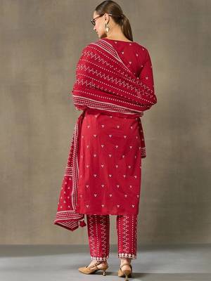 women ethnic motifs embroidered regular thread work cotton kurta with trousers & with dupatta 3