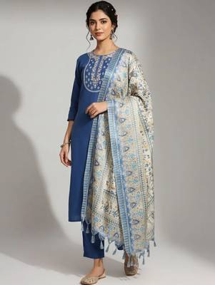women ethnic motifs embroidered regular thread work kurta with trousers & with dupatta 2