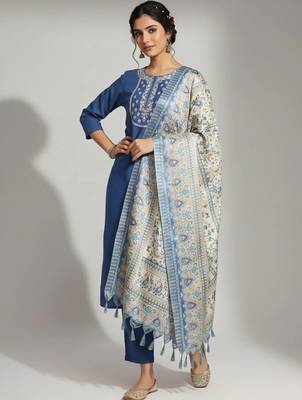 women ethnic motifs embroidered regular thread work kurta with trousers & with dupatta 7