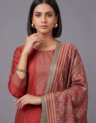 women ethnic motifs regular kurta with trousers & with dupatta 2