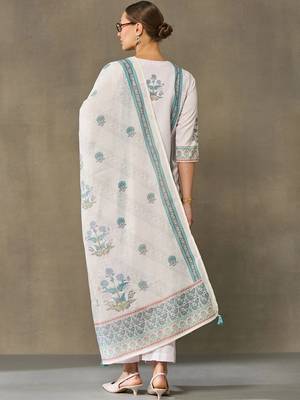 women ethnic motifs printed regular kurta with palazzos & with dupatta 3