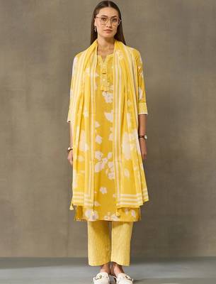 women floral printed regular cotton kurta with palazzos & with dupatta 1