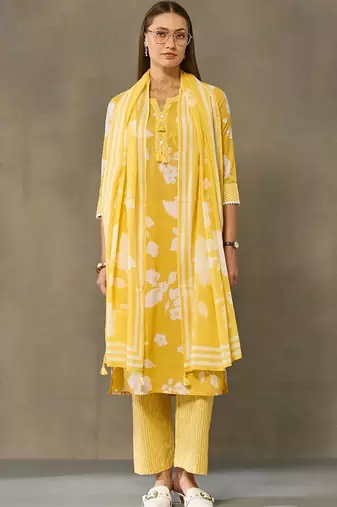 women floral printed regular cotton kurta with palazzos & with dupatta
