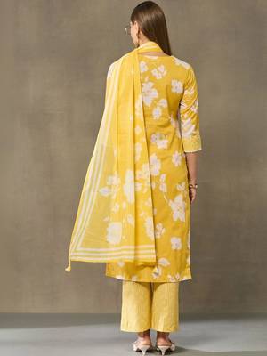 women floral printed regular cotton kurta with palazzos & with dupatta 3