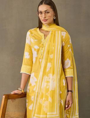 women floral printed regular cotton kurta with palazzos & with dupatta 4