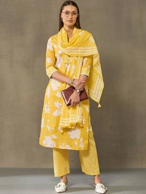 women floral printed regular cotton kurta with palazzos & with dupatta 5