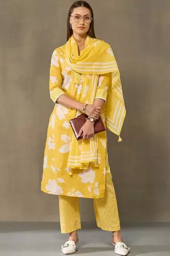 women floral printed regular cotton kurta with palazzos & with dupatta