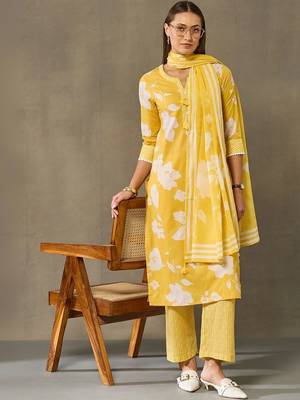 women floral printed regular cotton kurta with palazzos & with dupatta 6