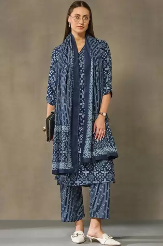 women printed regular cotton kurta with trousers & with dupatta
