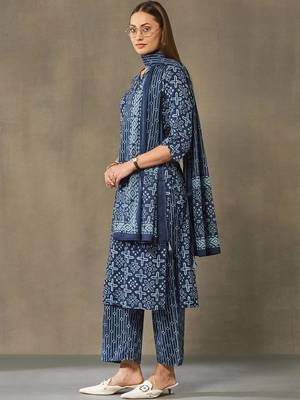 women printed regular cotton kurta with trousers & with dupatta 2