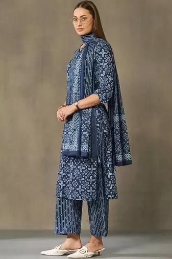 women printed regular cotton kurta with trousers & with dupatta