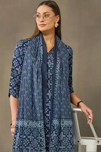 women printed regular cotton kurta with trousers & with dupatta