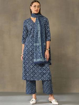 women printed regular cotton kurta with trousers & with dupatta 5