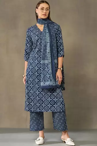 women printed regular cotton kurta with trousers & with dupatta