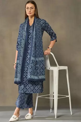 women printed regular cotton kurta with trousers & with dupatta