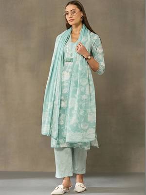 women floral printed regular cotton kurta with trousers & with dupatta 1