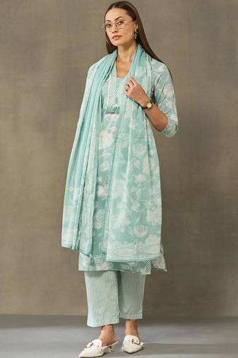 women floral printed regular cotton kurta with trousers & with dupatta