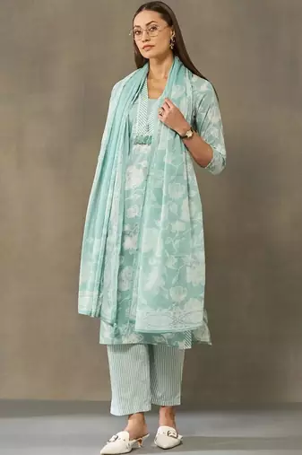 women floral printed regular cotton kurta with trousers & with dupatta