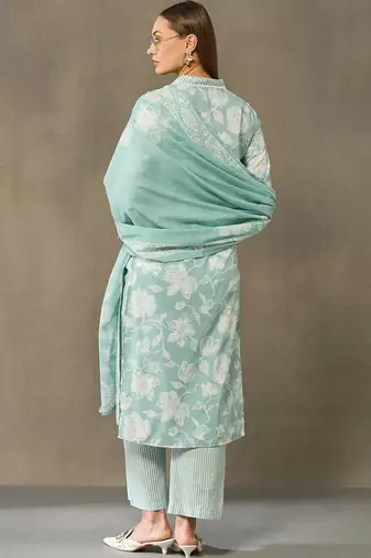 women floral printed regular cotton kurta with trousers & with dupatta