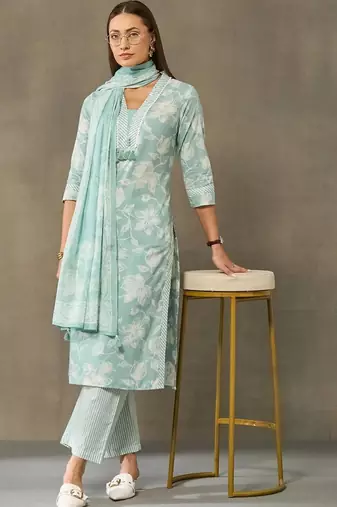 women floral printed regular cotton kurta with trousers & with dupatta