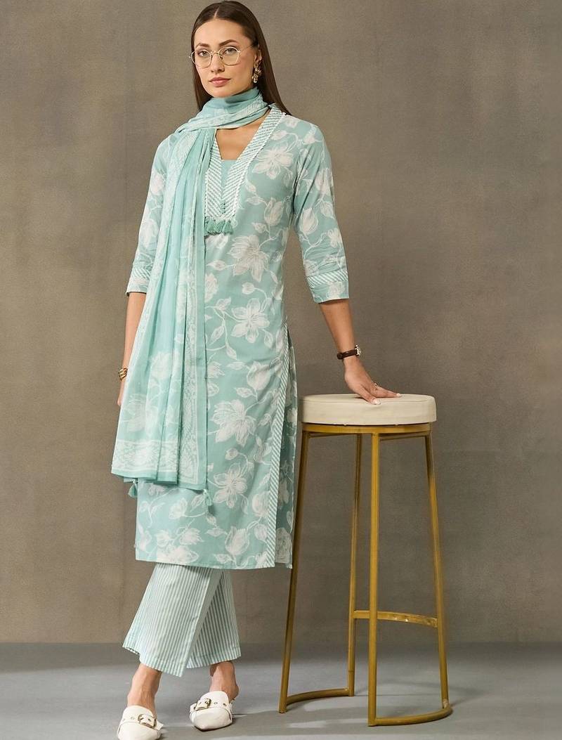 women floral printed regular cotton kurta with trousers & with dupatta
