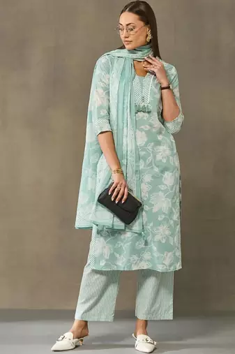 women floral printed regular cotton kurta with trousers & with dupatta