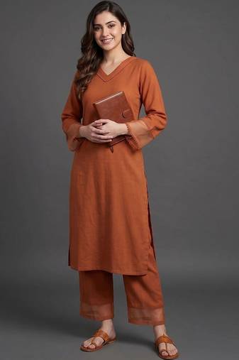 women regular silk crepe kurta with trousers