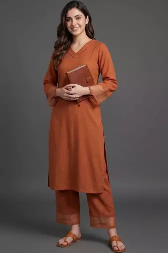 women regular silk crepe kurta with trousers