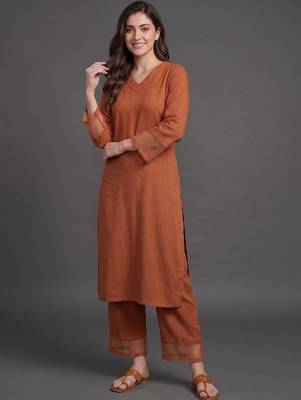 women regular silk crepe kurta with trousers 3