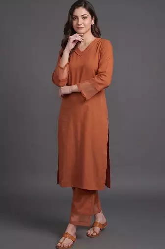 women regular silk crepe kurta with trousers