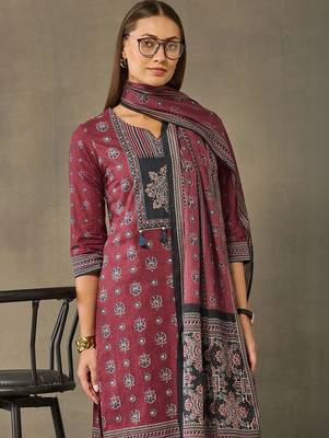 women ethnic motifs printed regular cotton kurta with trousers & with dupatta 4