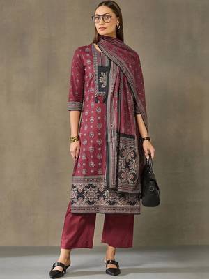 women ethnic motifs printed regular cotton kurta with trousers & with dupatta 5